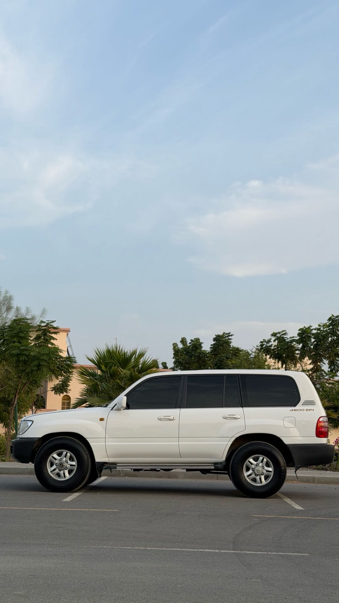 Car Image 1999 TOYOTA LAND CRUISER GX.R