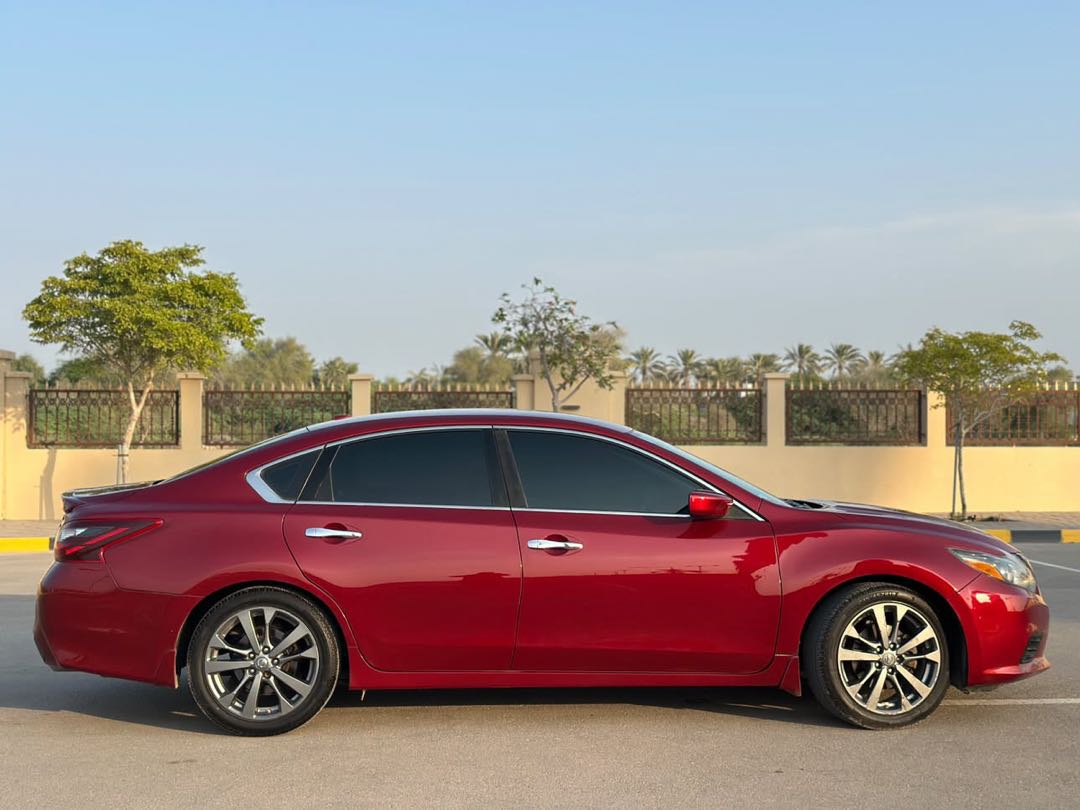 Car Image 2018 NISSAN ALTIMA SR
