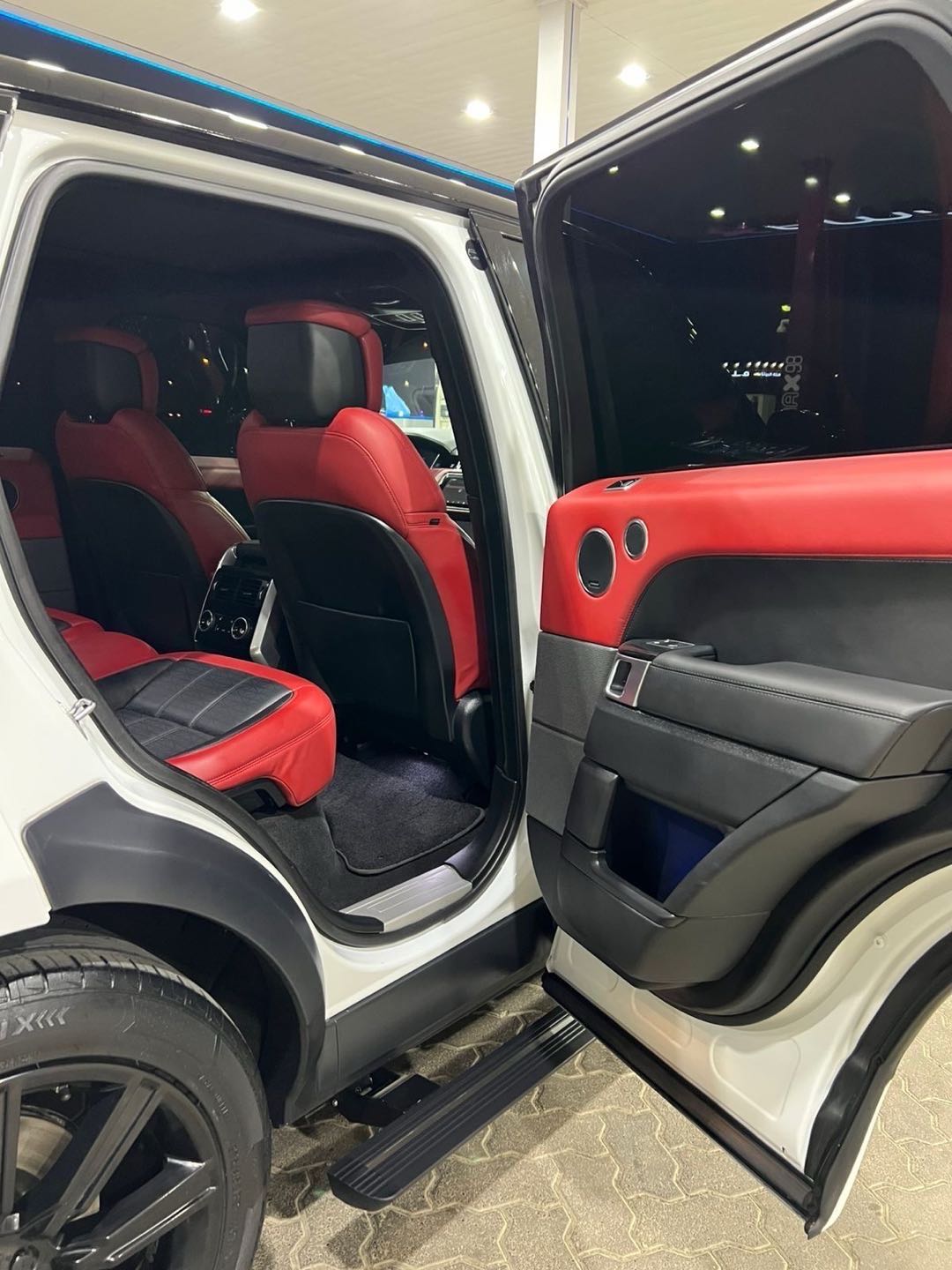 Car Image 2019 LAND ROVER SPORT Supercharged