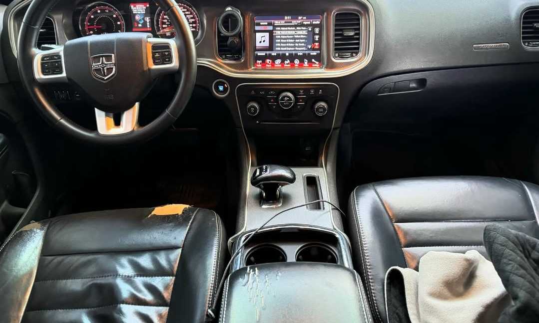 Car Image 2013 DODGE CHARGER SXT