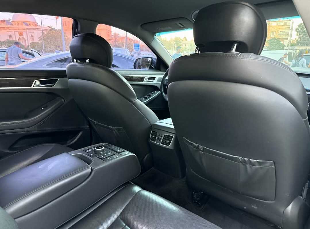 Car Image 2016 HYUNDAI GENESIS 