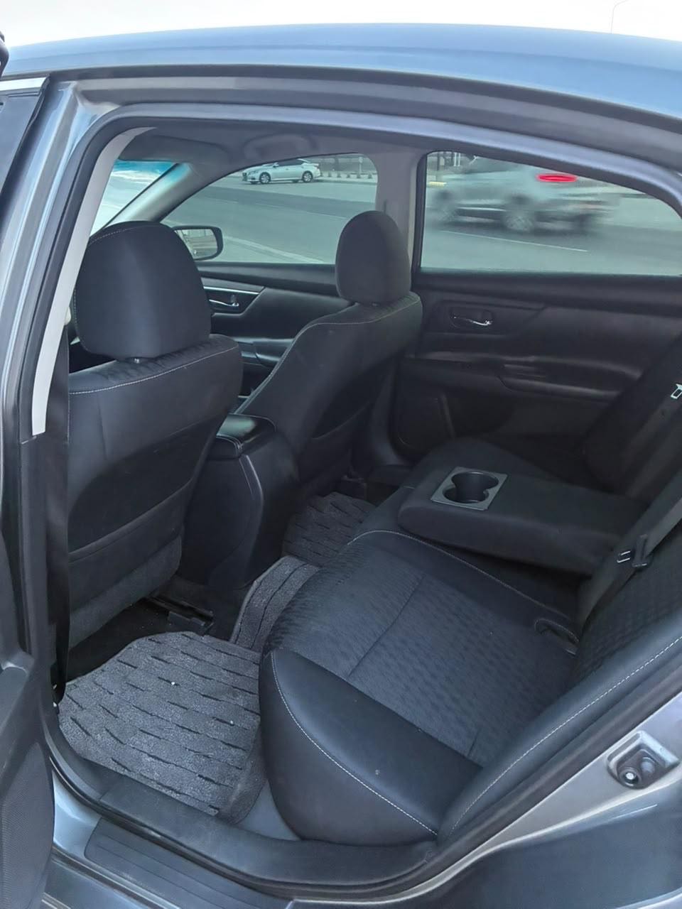 Car Image 2017 NISSAN ALTIMA SV