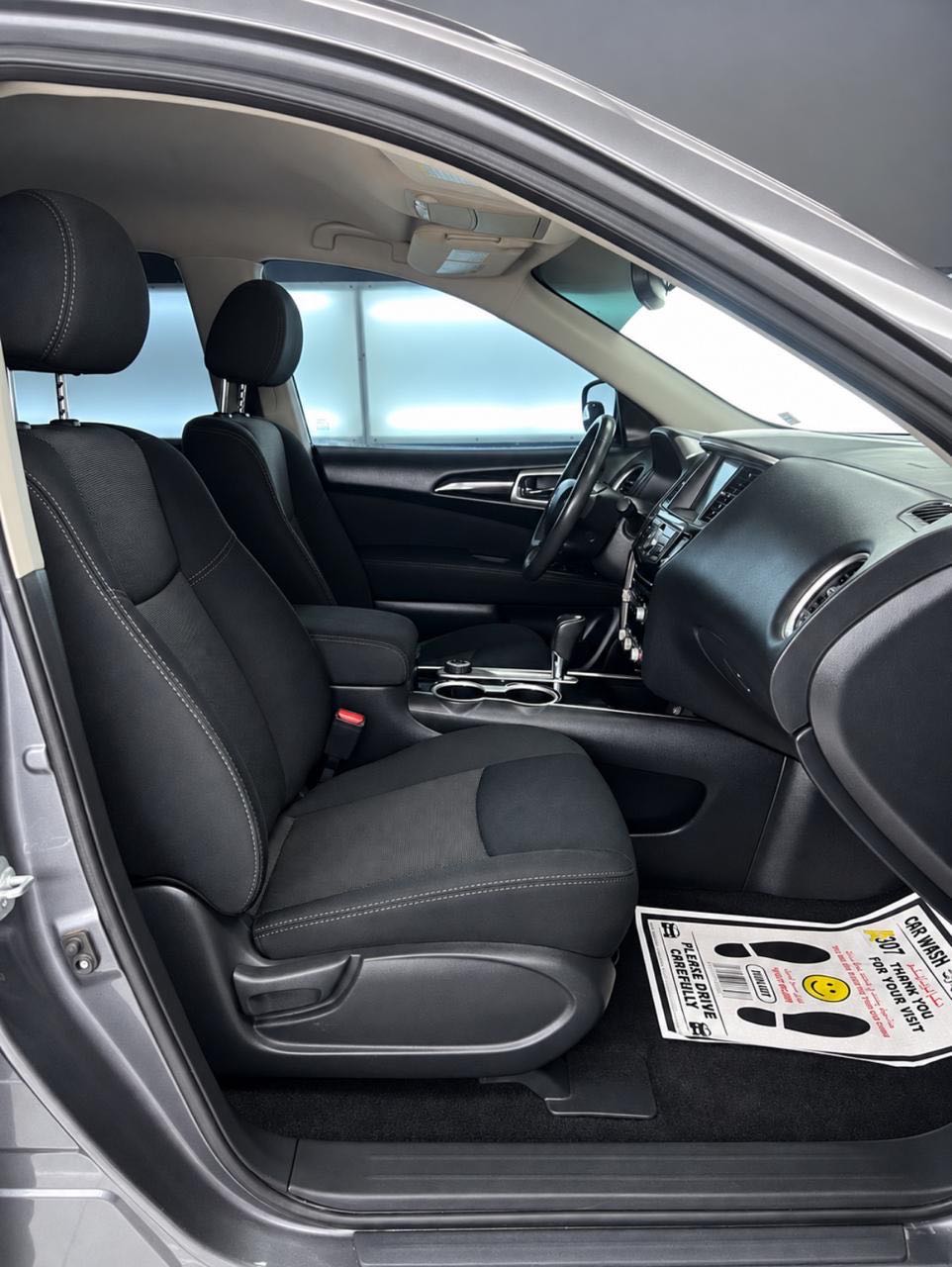 Car Image 2017 NISSAN PATHFINDER SV