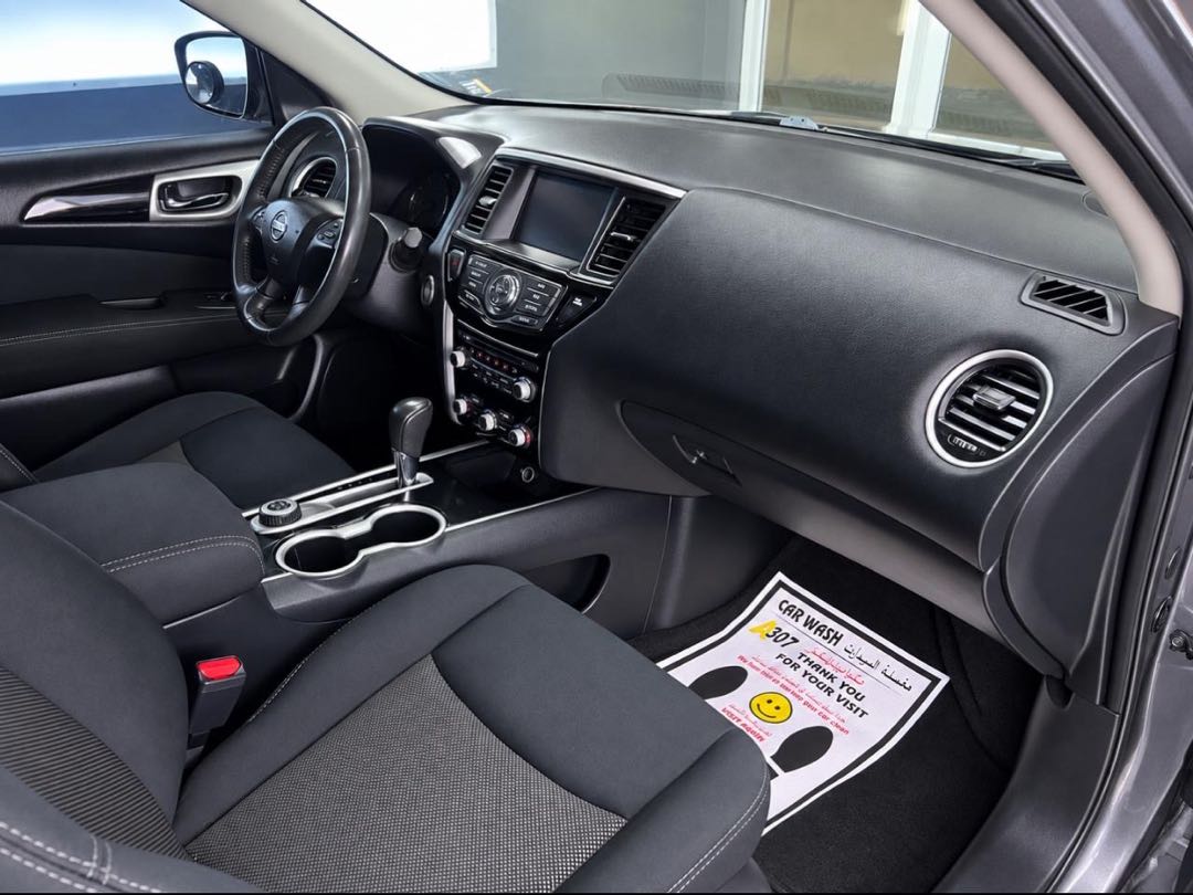 Car Image 2017 NISSAN PATHFINDER SV