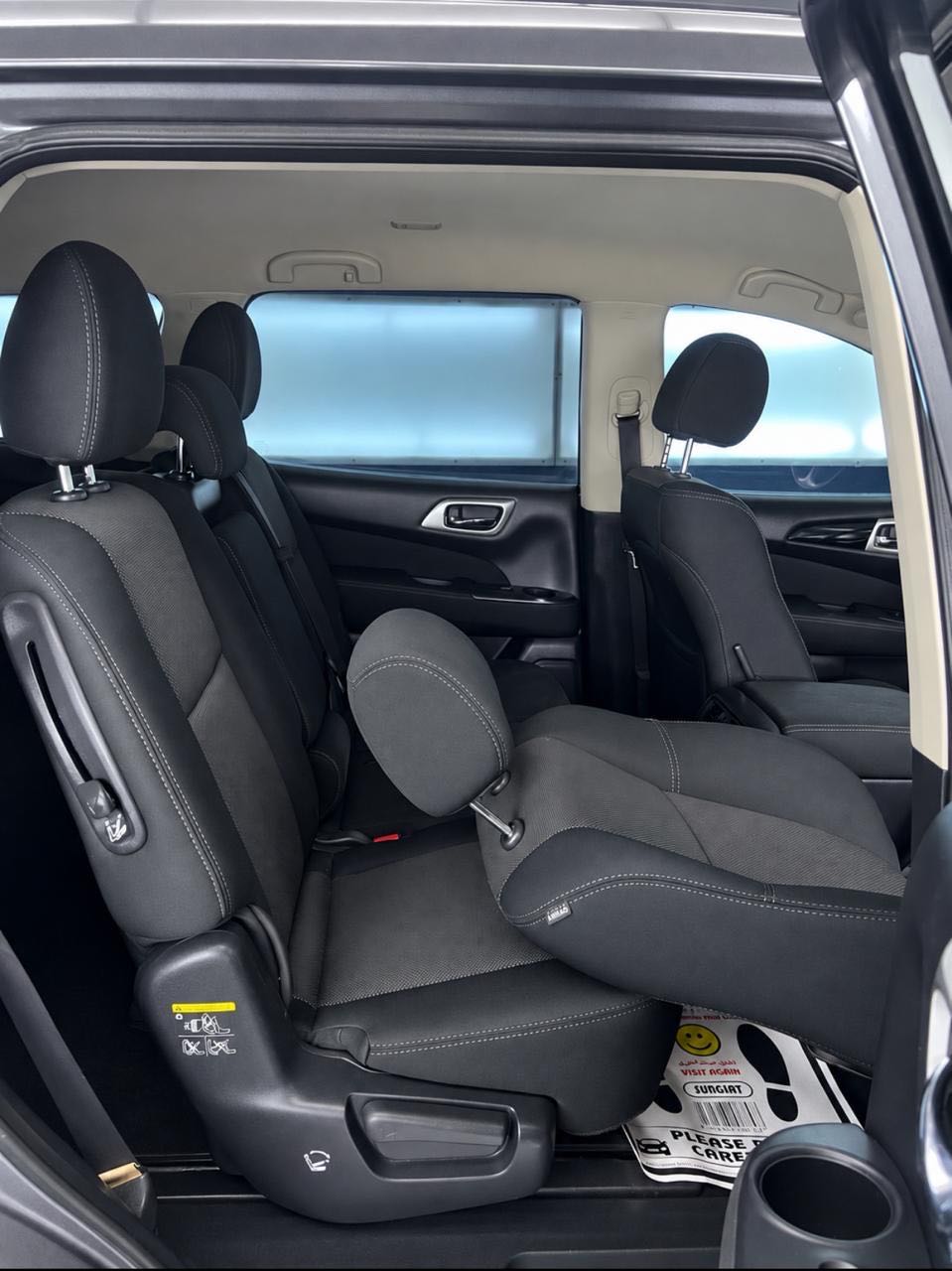 Car Image 2017 NISSAN PATHFINDER SV