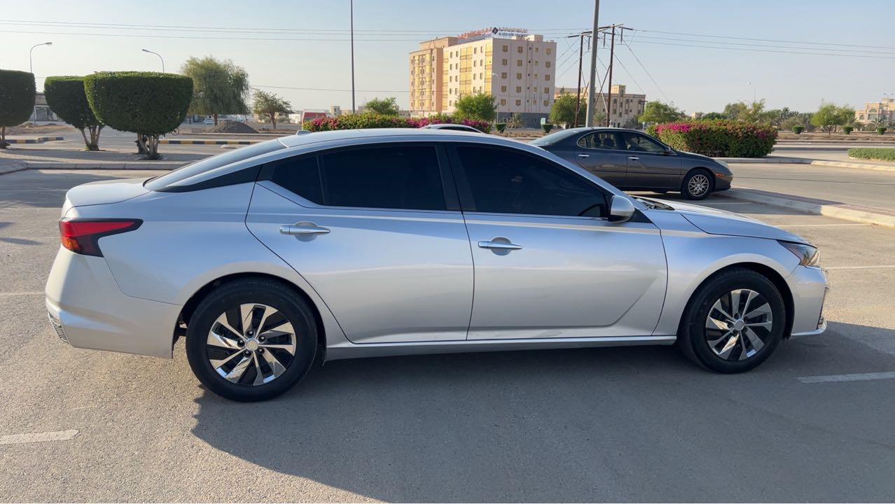 Car Image 2019 NISSAN ALTIMA SV