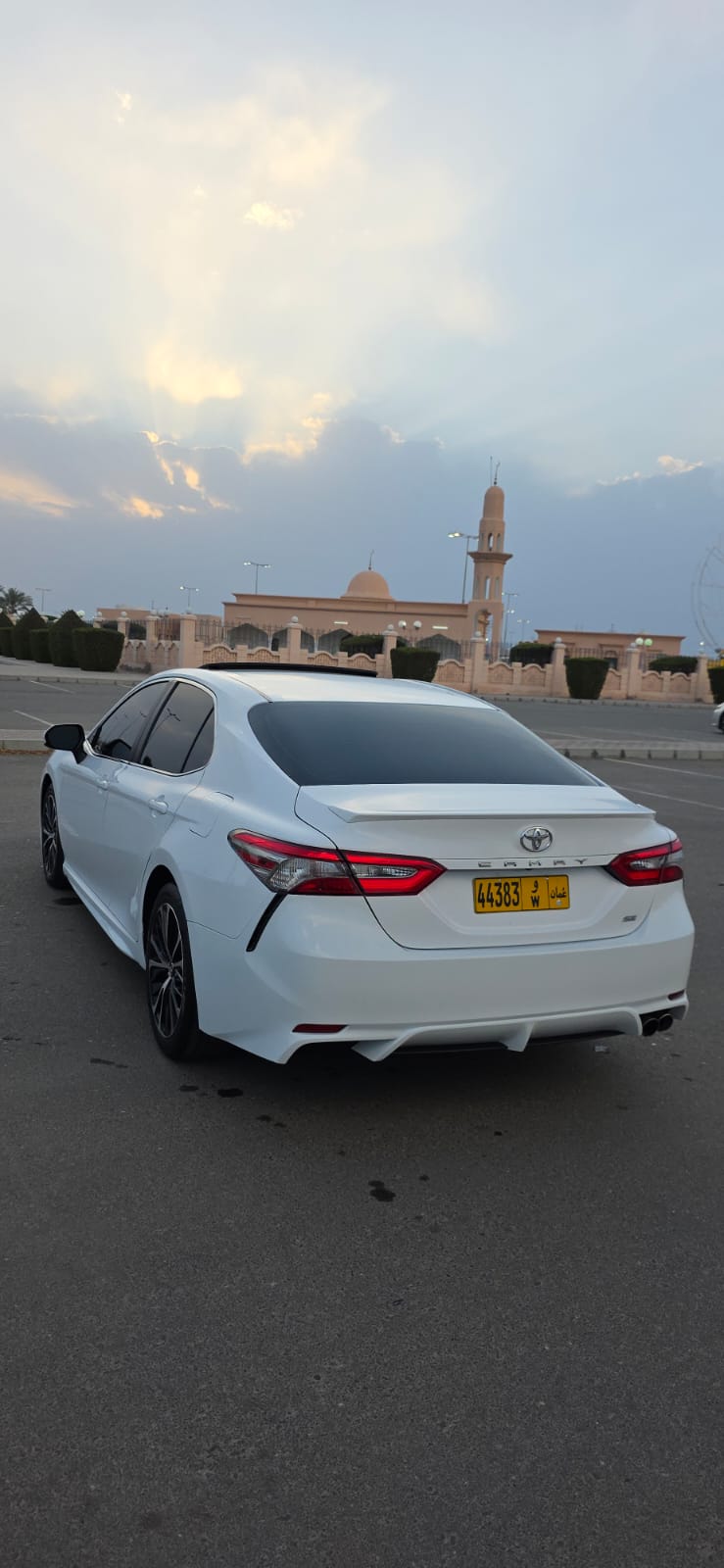 Car Image 2018 TOYOTA CAMRY SE