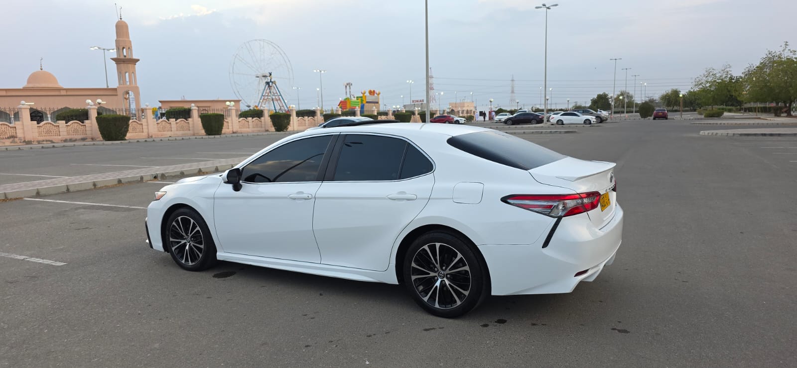 Car Image 2018 TOYOTA CAMRY SE