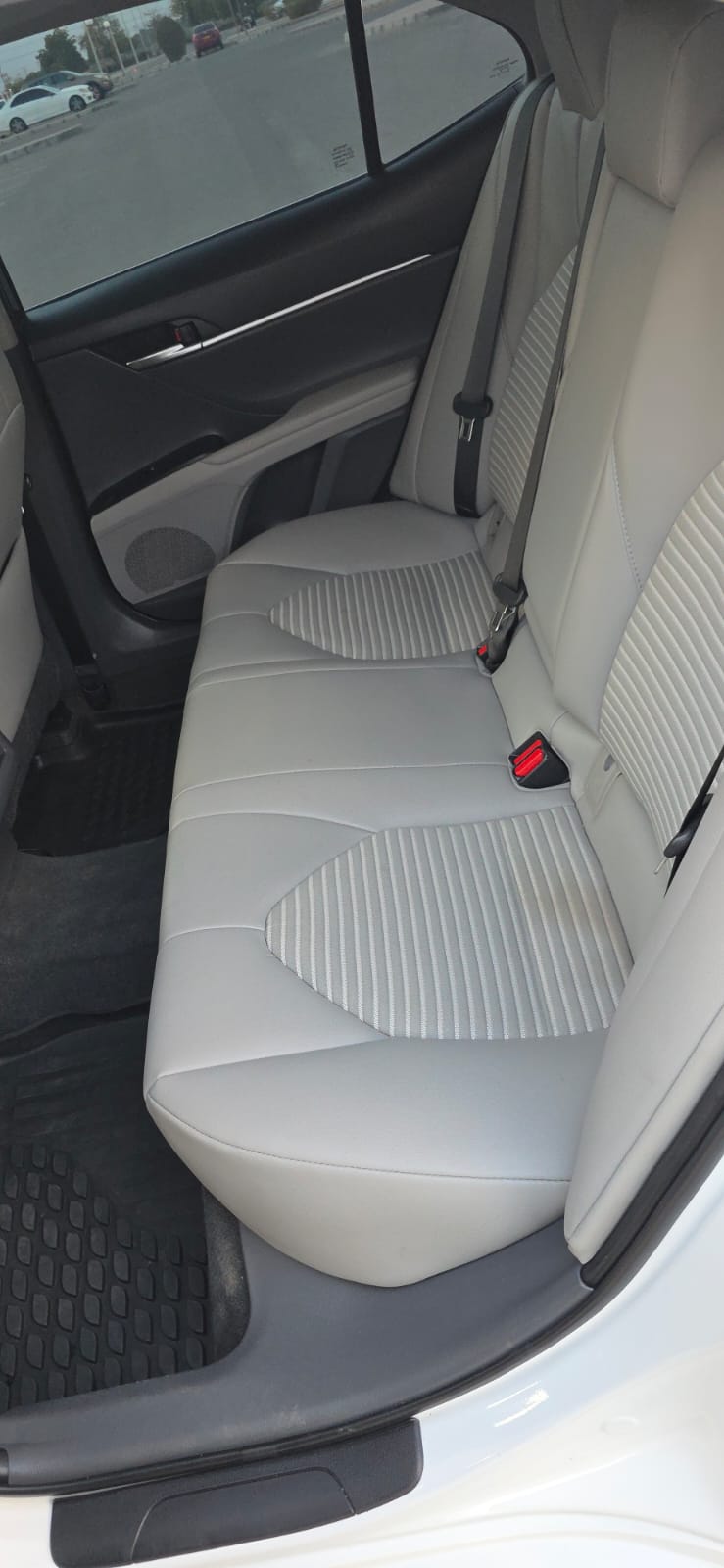 Car Image 2018 TOYOTA CAMRY SE