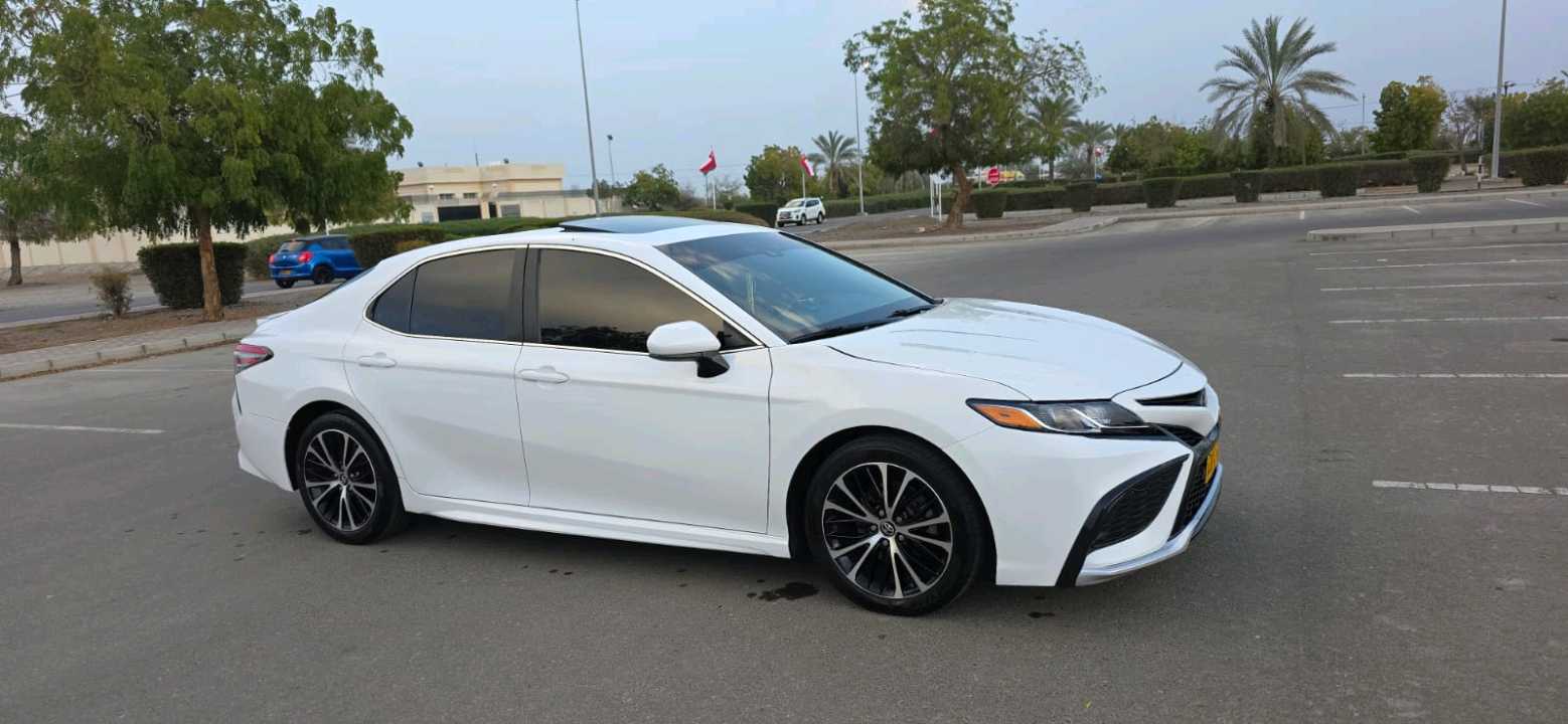 Car Image 2018 TOYOTA CAMRY SE