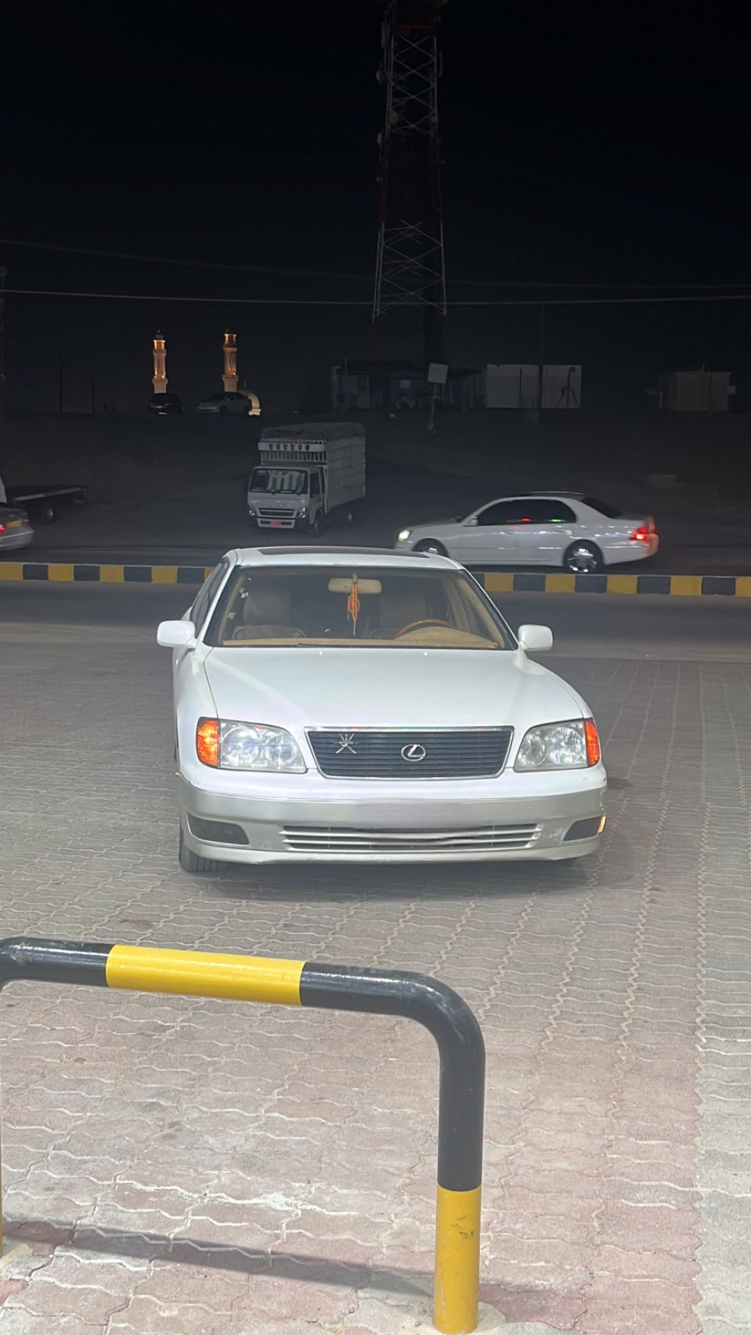 Car Image 1998 LEXUS LS 400