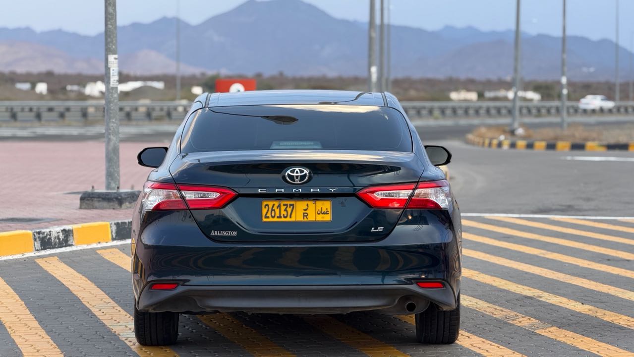 Car Image 2018 TOYOTA CAMRY LE