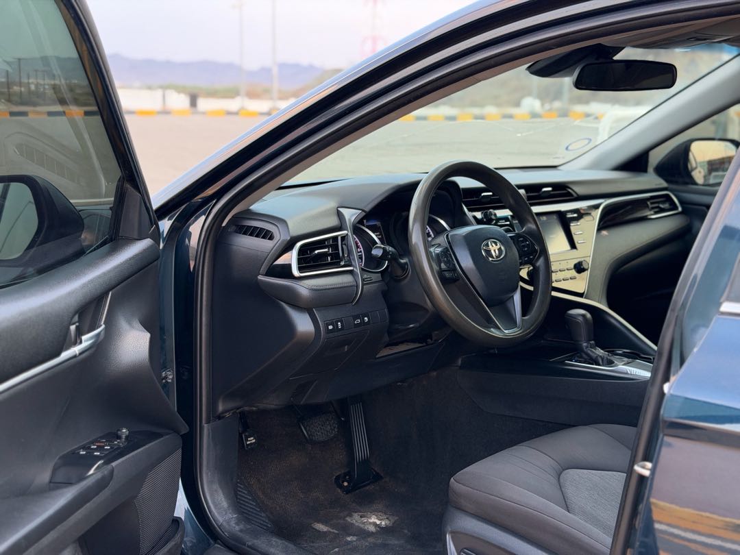 Car Image 2018 TOYOTA CAMRY LE