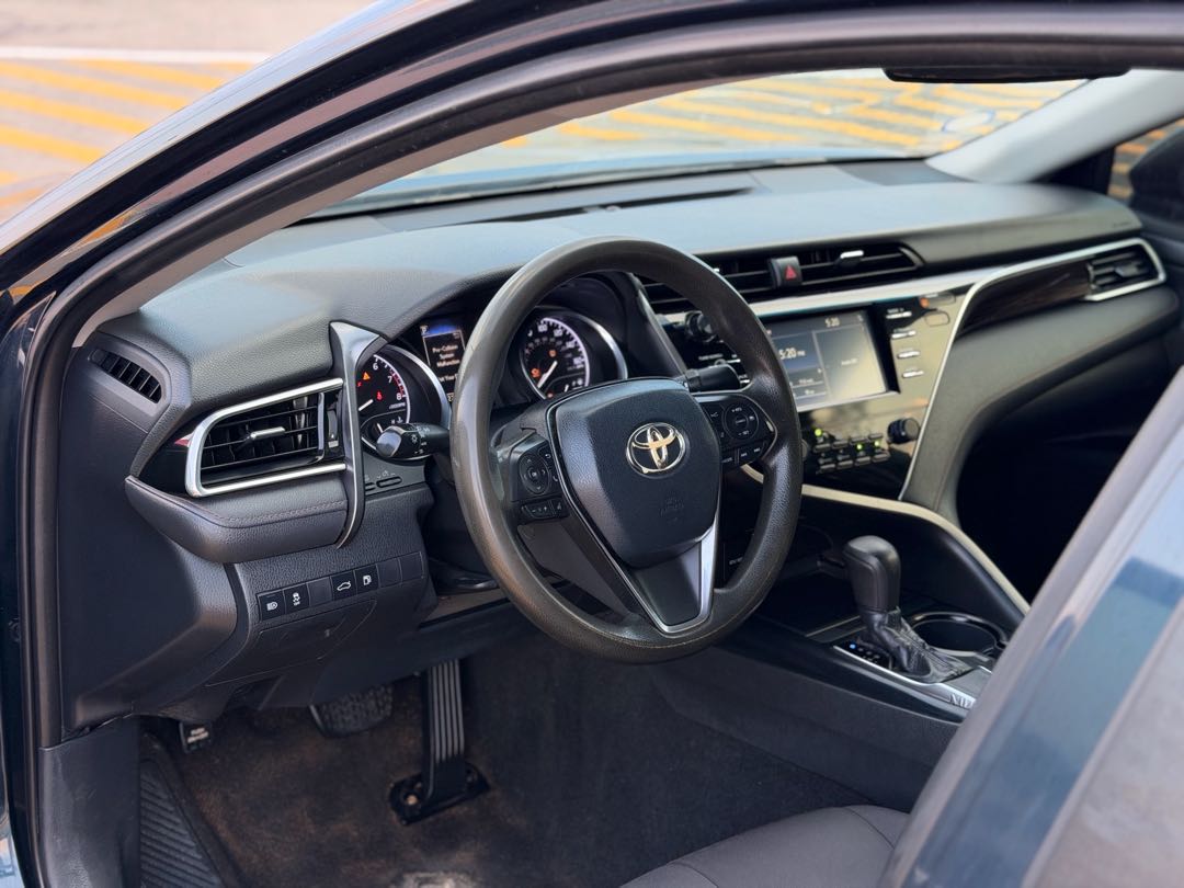 Car Image 2018 TOYOTA CAMRY LE