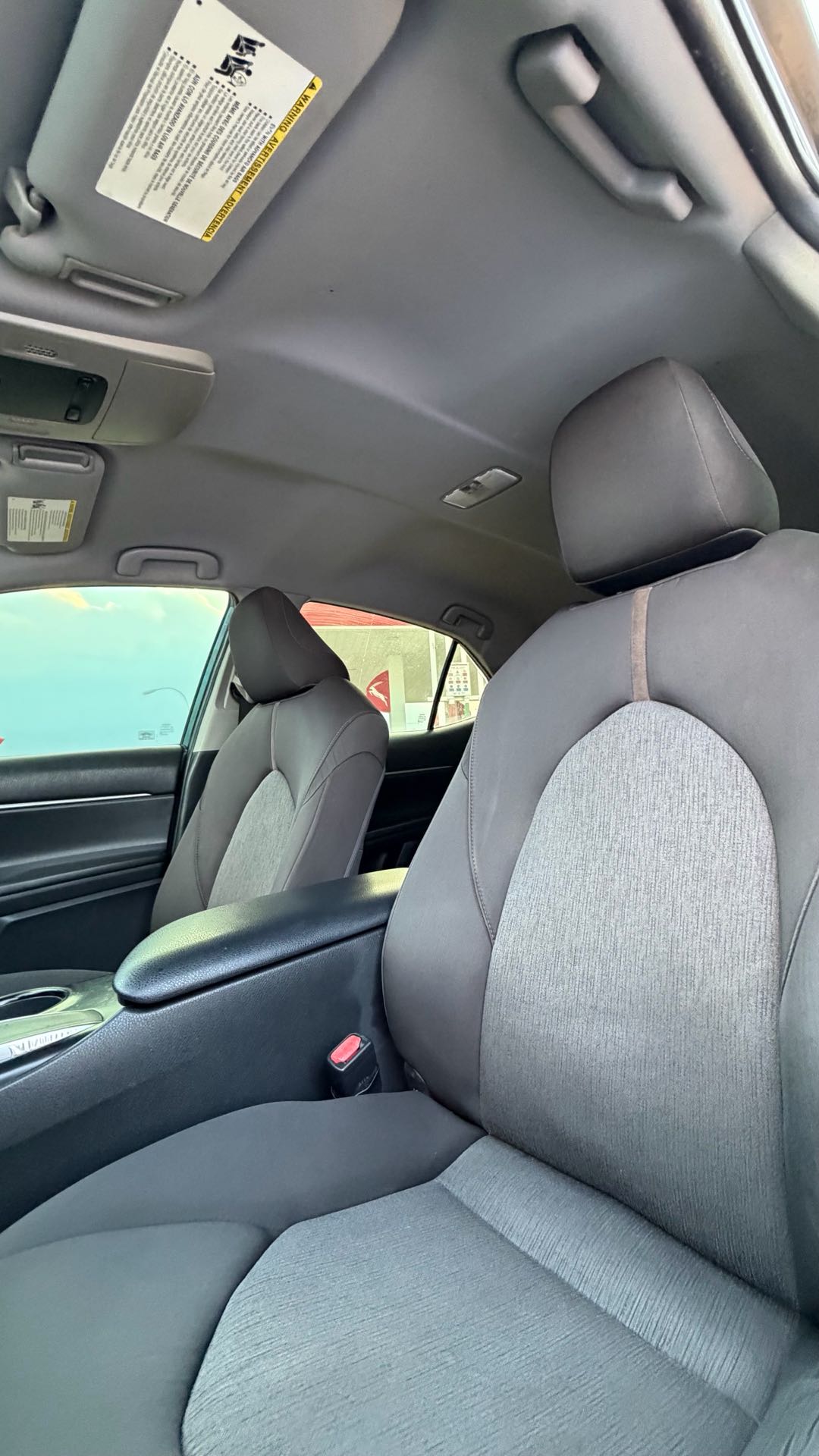 Car Image 2018 TOYOTA CAMRY LE