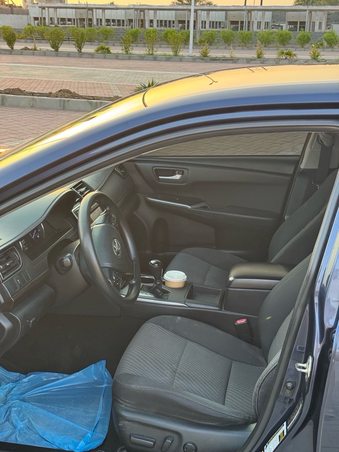 Car Image 2017 TOYOTA CAMRY LE