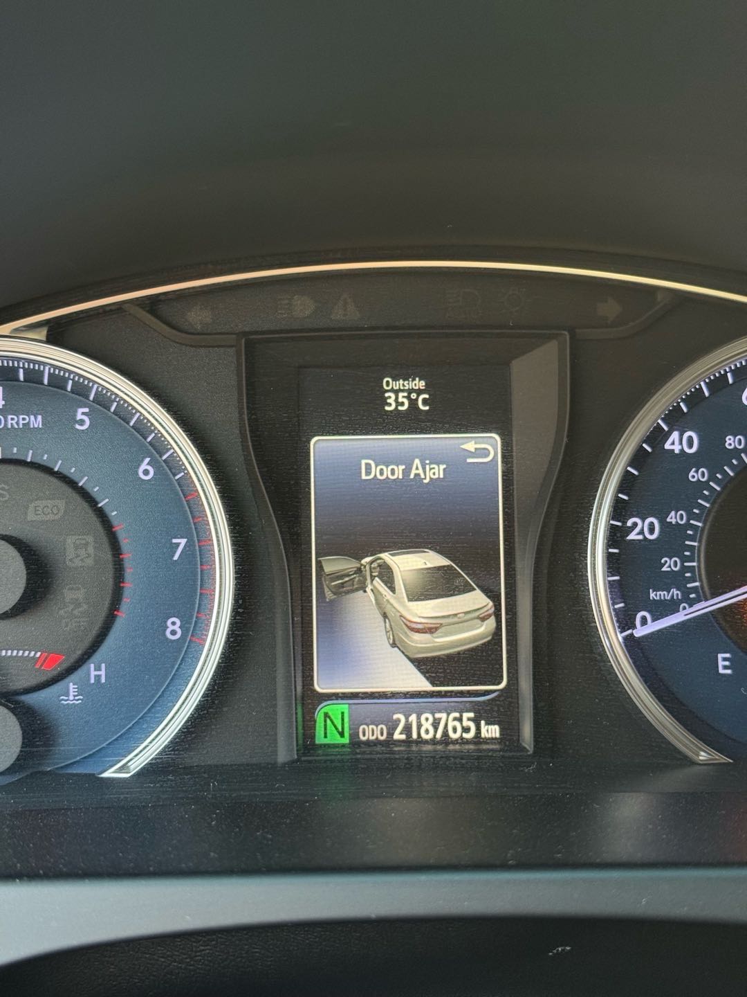 Car Image 2017 TOYOTA CAMRY LE
