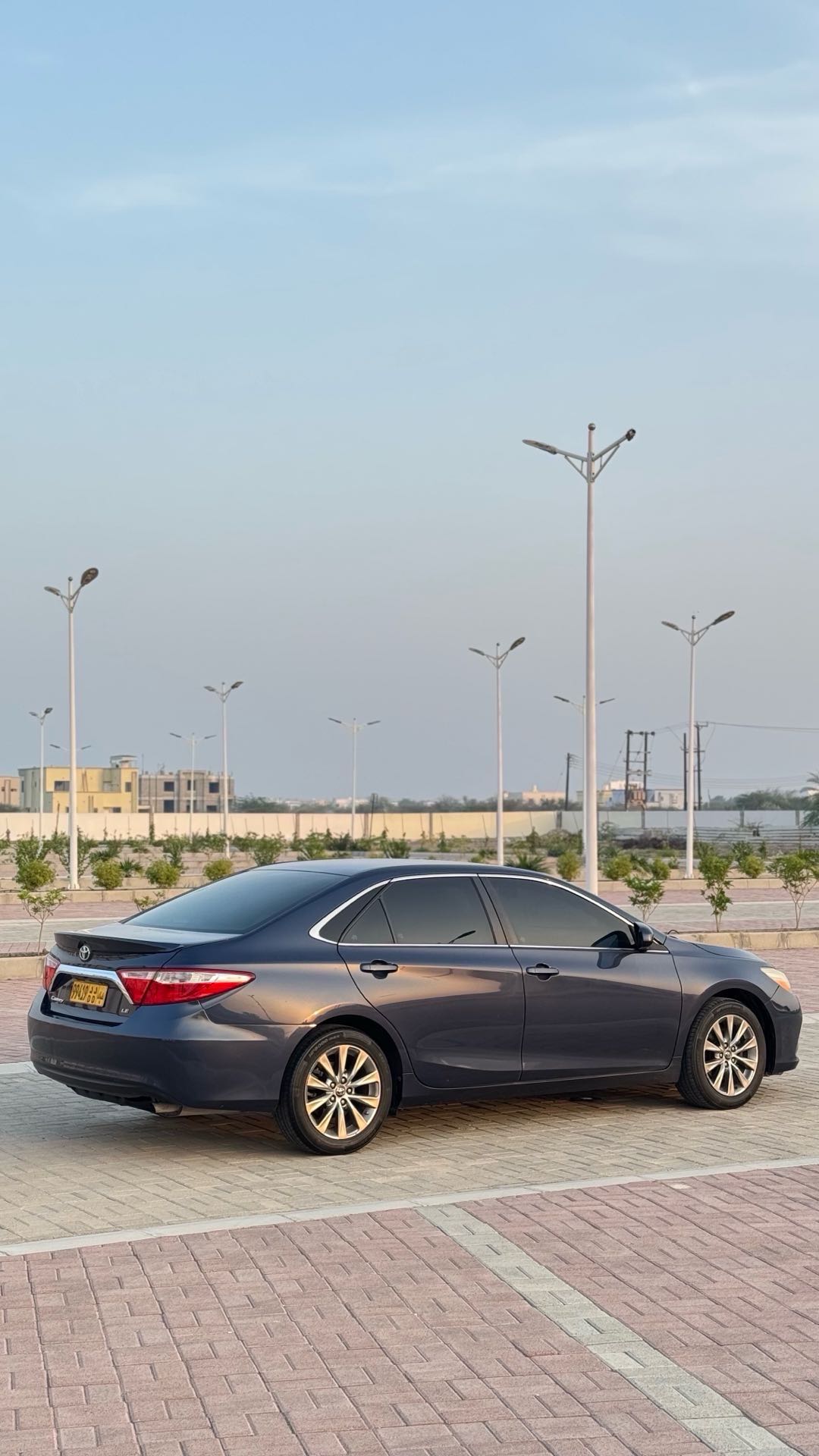 Car Image 2017 TOYOTA CAMRY LE