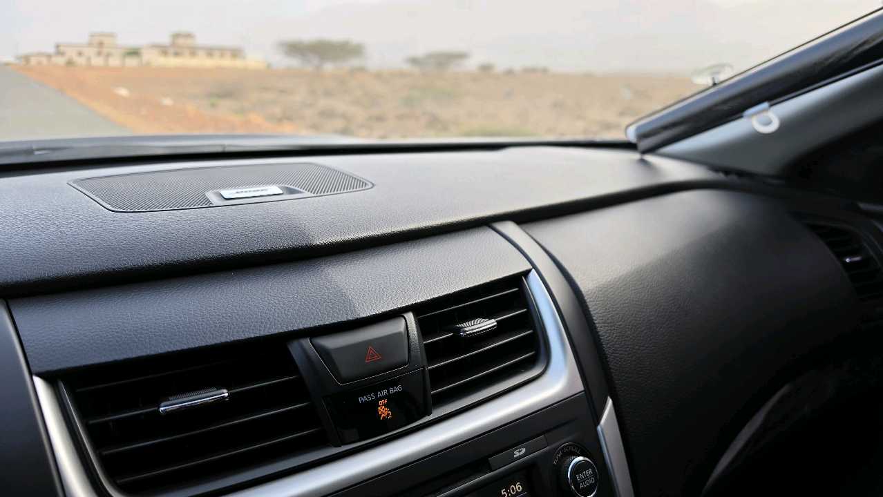 Car Image 2017 NISSAN ALTIMA SL