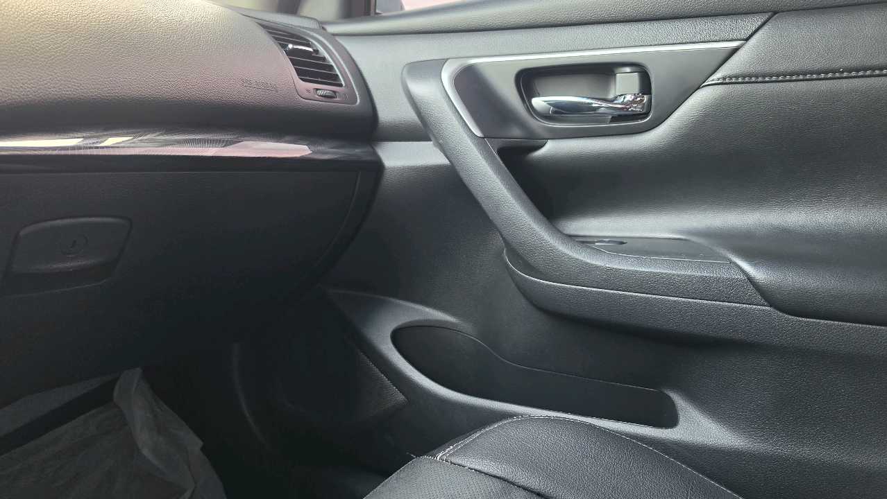 Car Image 2017 NISSAN ALTIMA SL