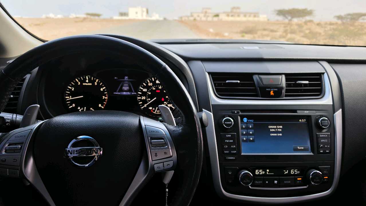 Car Image 2017 NISSAN ALTIMA SL