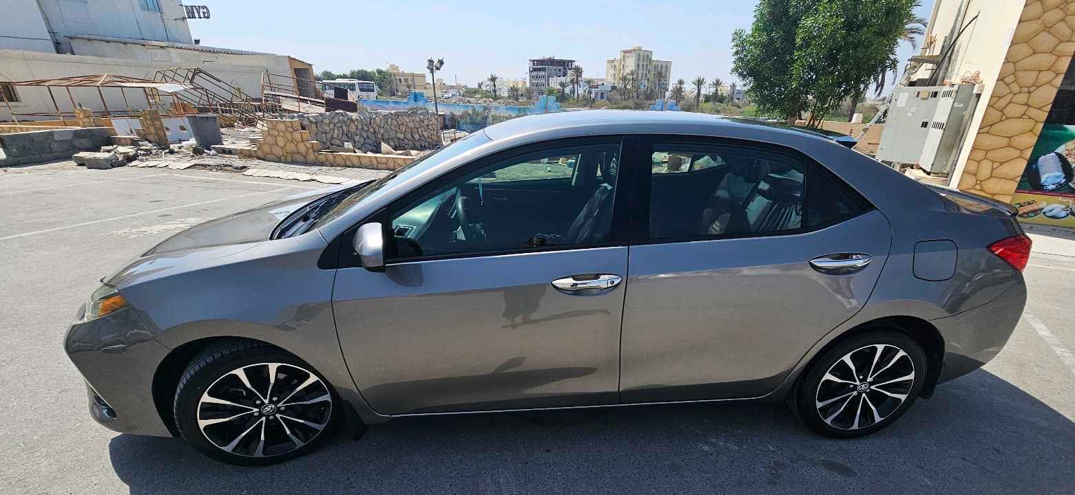 Car Image 2018 TOYOTA COROLLA LE