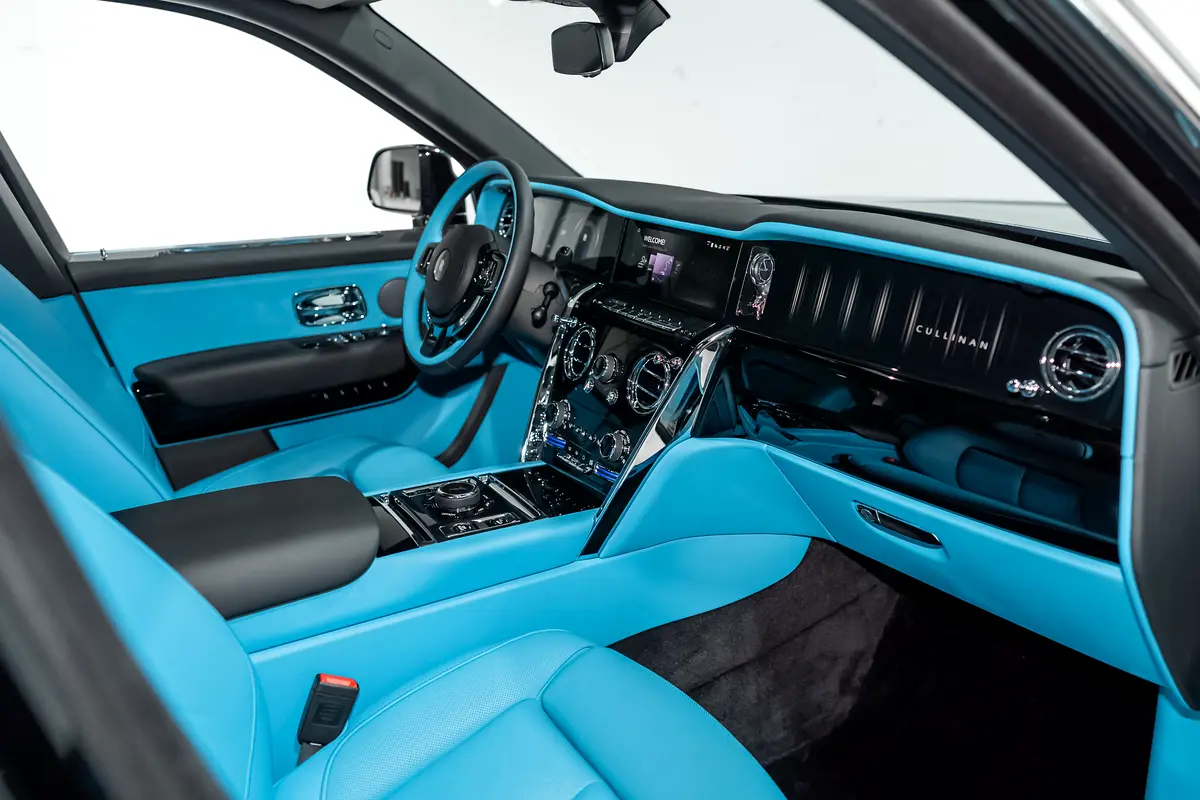 Car Image 2025 ROLLS ROYCE CULLINAN 