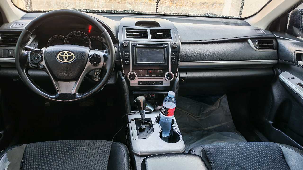 Car Image 2014 TOYOTA CAMRY SE