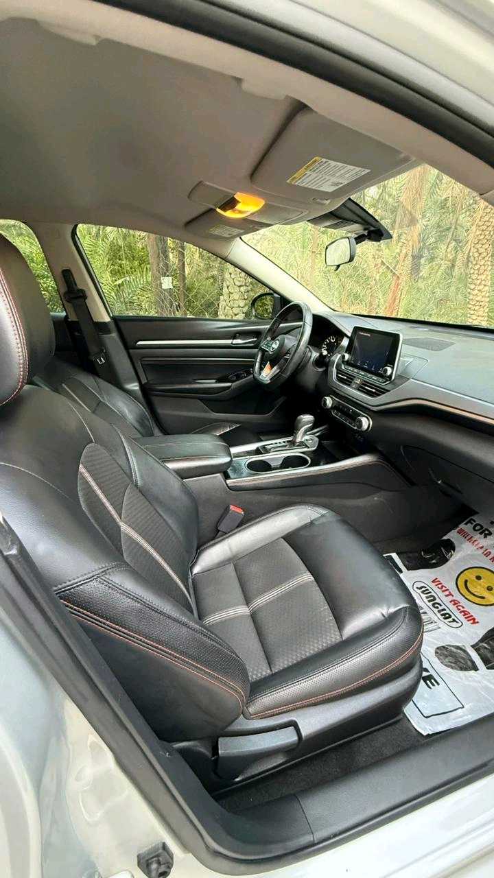 Car Image 2023 NISSAN ALTIMA SR