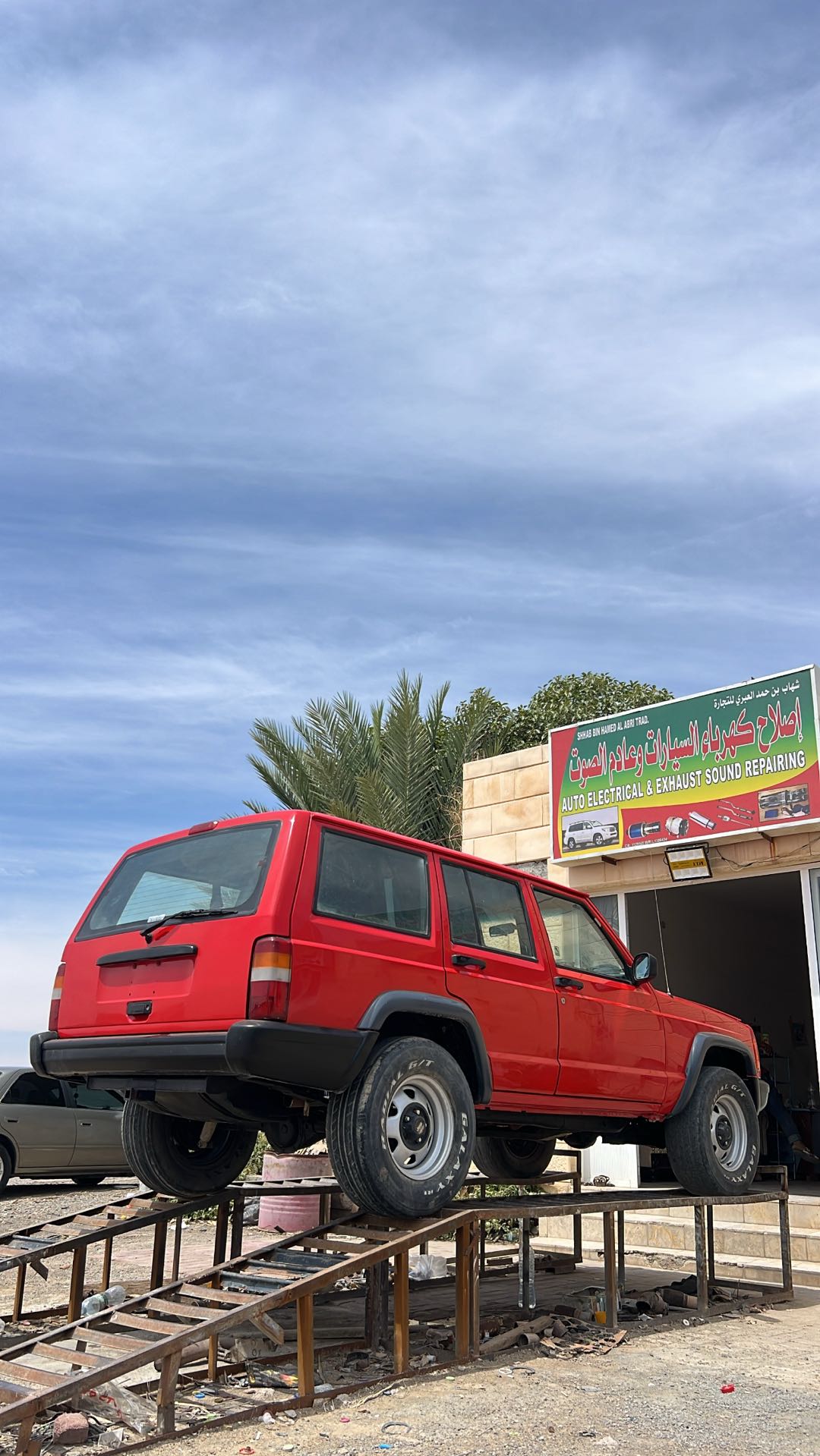 Car Image 1997 JEEP CHEROKEE 