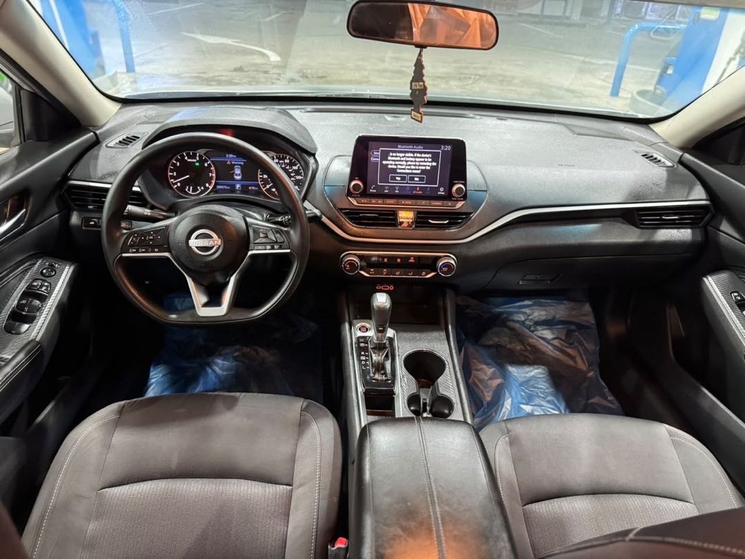 Car Image 2019 NISSAN ALTIMA SV