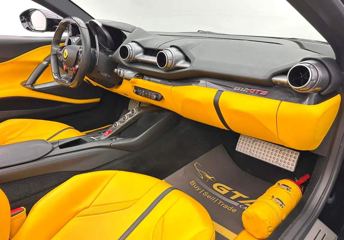Car Image 2020 FERRARI 812 