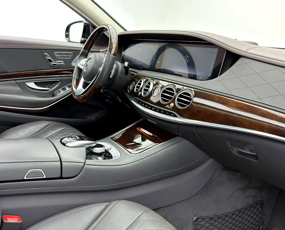 Car Image 2018 MERCEDES C Class 300