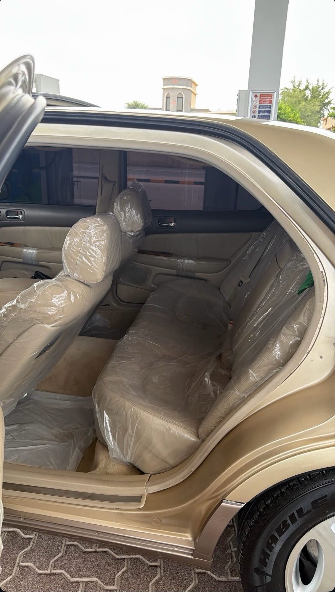 Car Image 1999 LEXUS LS 400