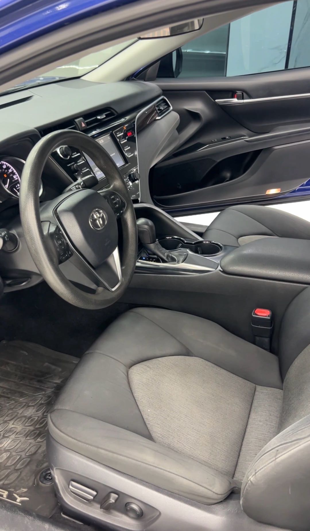 Car Image 2018 TOYOTA CAMRY LE