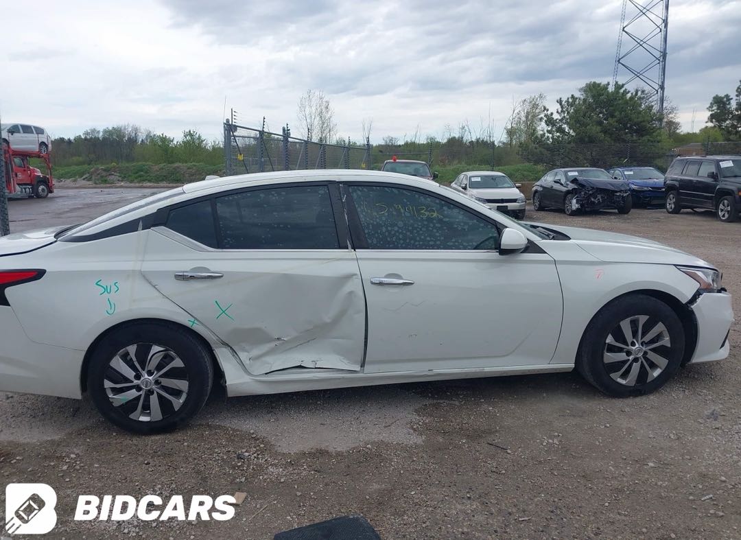 Car Image 2019 NISSAN ALTIMA Platinum 