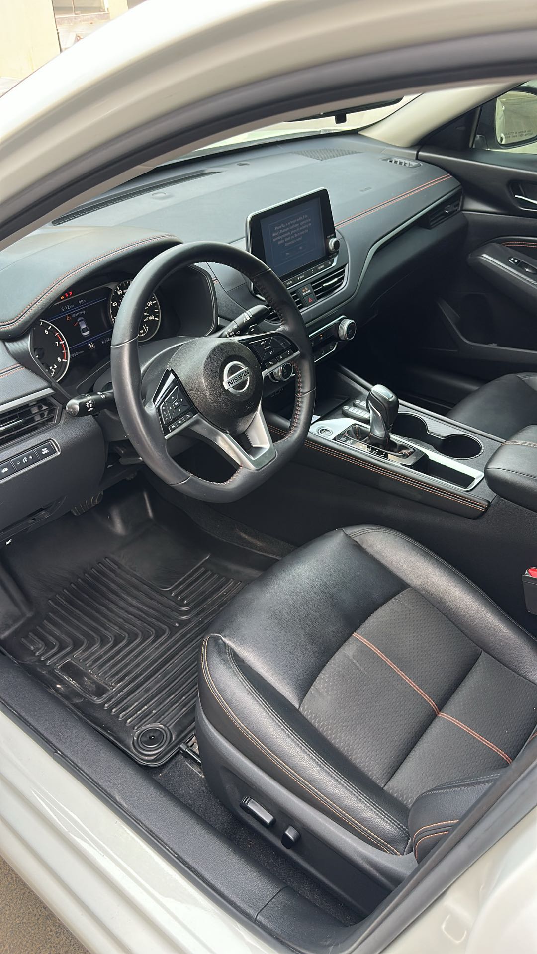 Car Image 2020 NISSAN ALTIMA SR