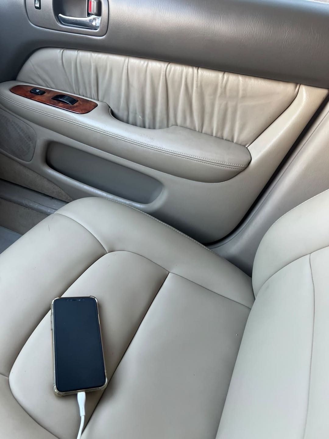 Car Image 1998 LEXUS LS 400