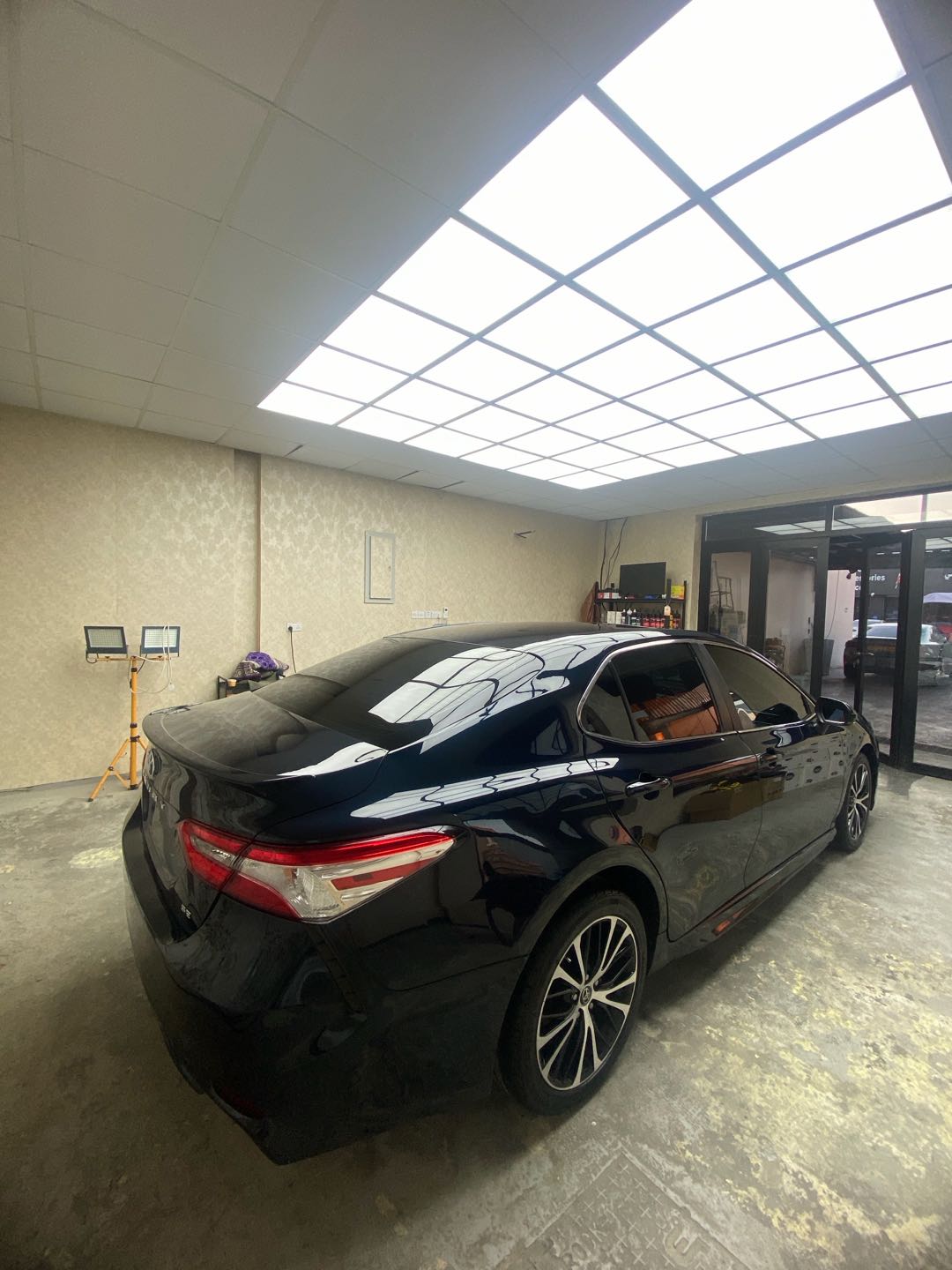 Car Image 2018 TOYOTA CAMRY SE