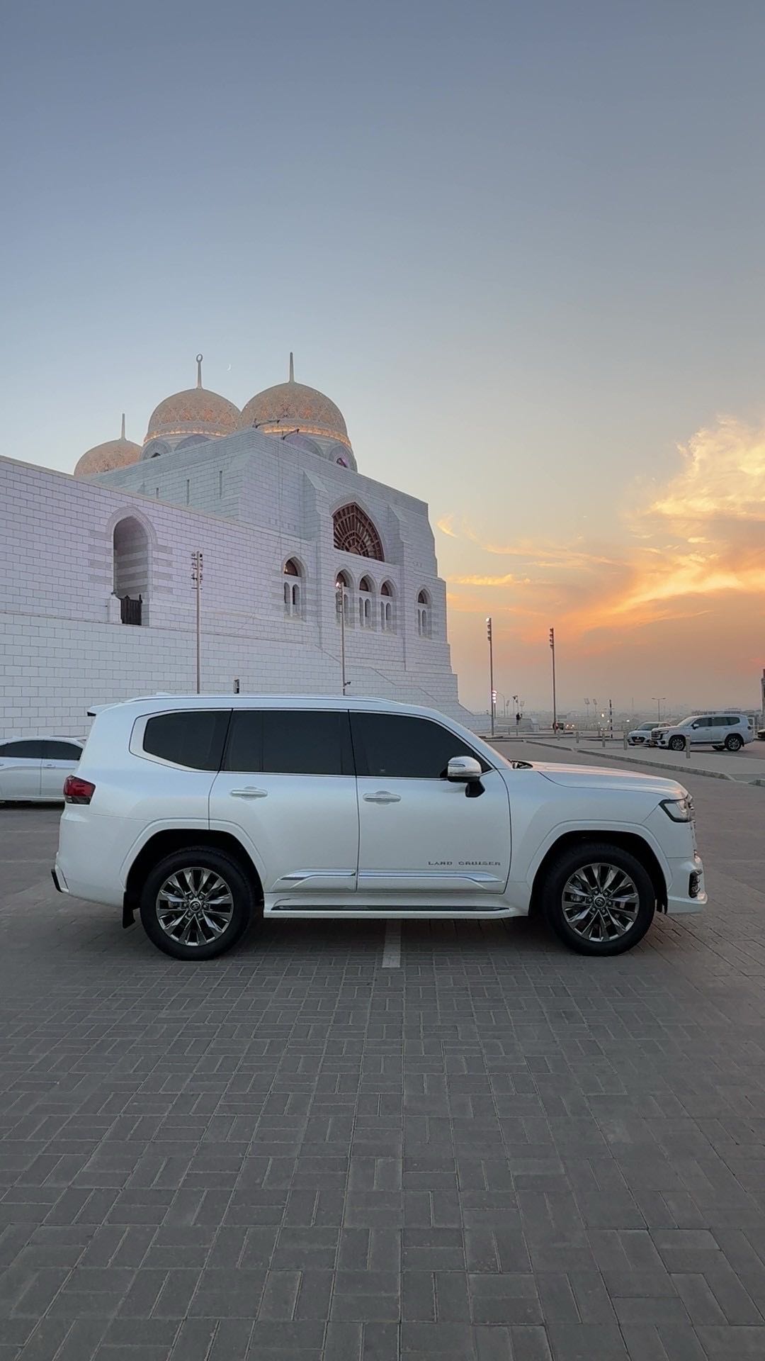 Car Image 2025 TOYOTA LAND CRUISER VX.R