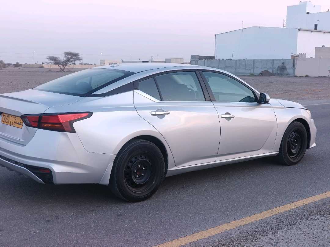Car Image 2020 NISSAN ALTIMA SV