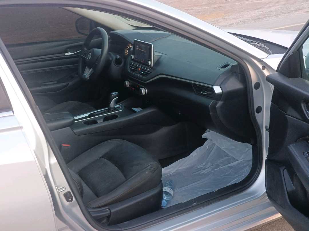 Car Image 2020 NISSAN ALTIMA SV