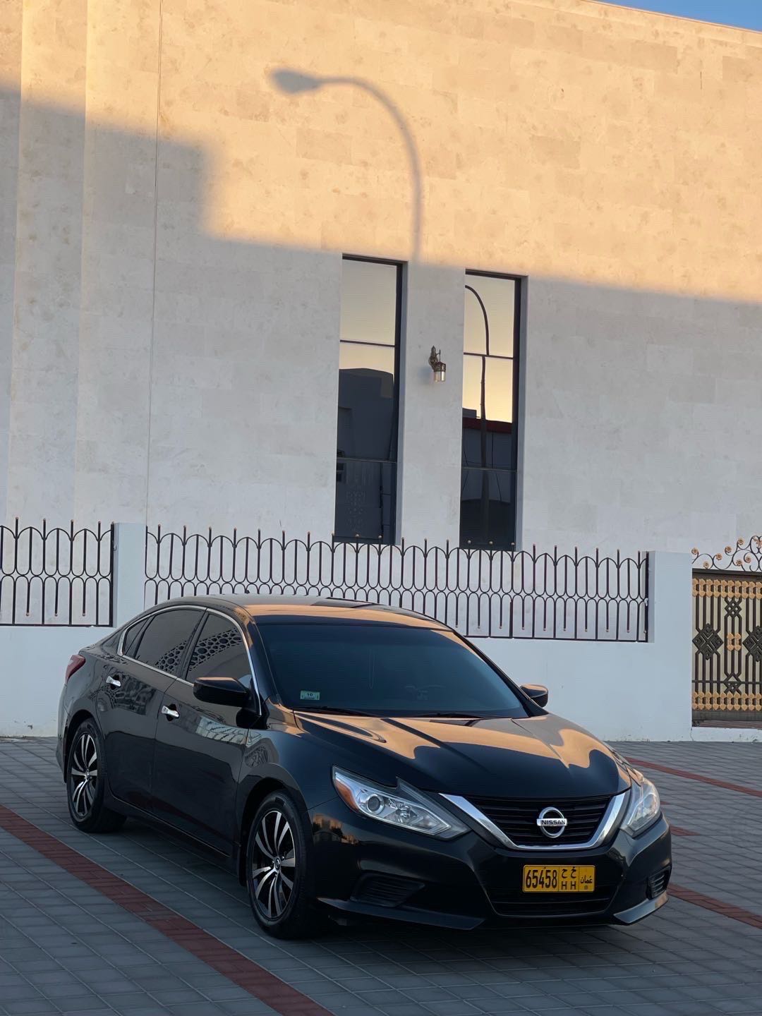 Car Image 2018 NISSAN ALTIMA SR