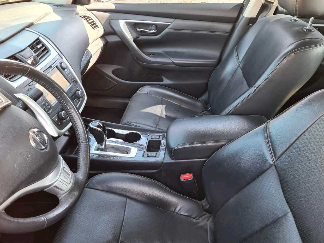 Car Image 2017 NISSAN ALTIMA SL