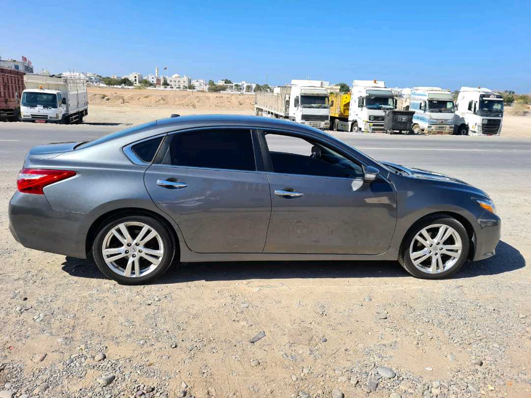 Car Image 2017 NISSAN ALTIMA SL