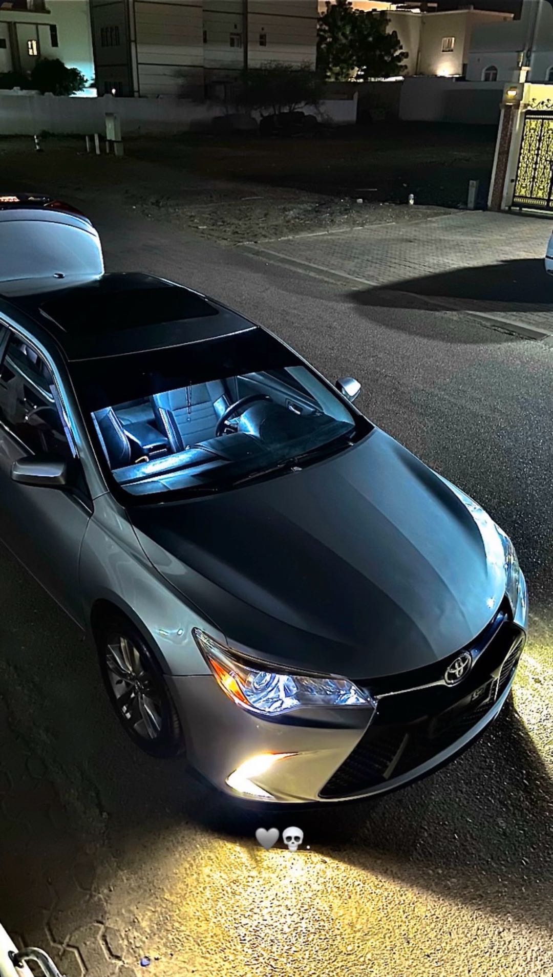 Car Image 2015 TOYOTA CAMRY SE