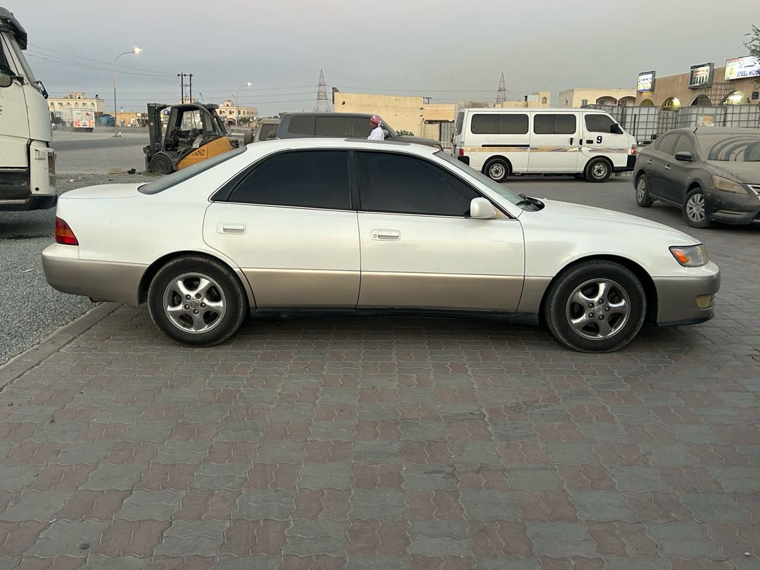 Car Image 1999 LEXUS ES 300