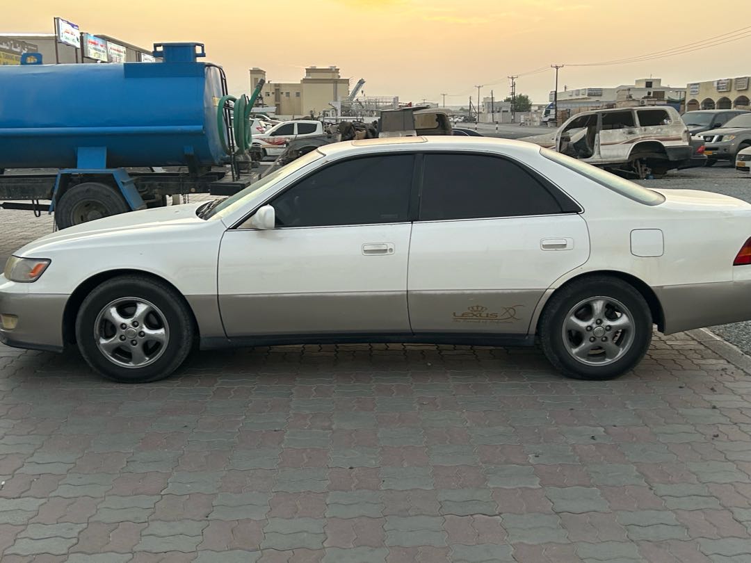 Car Image 1999 LEXUS ES 300