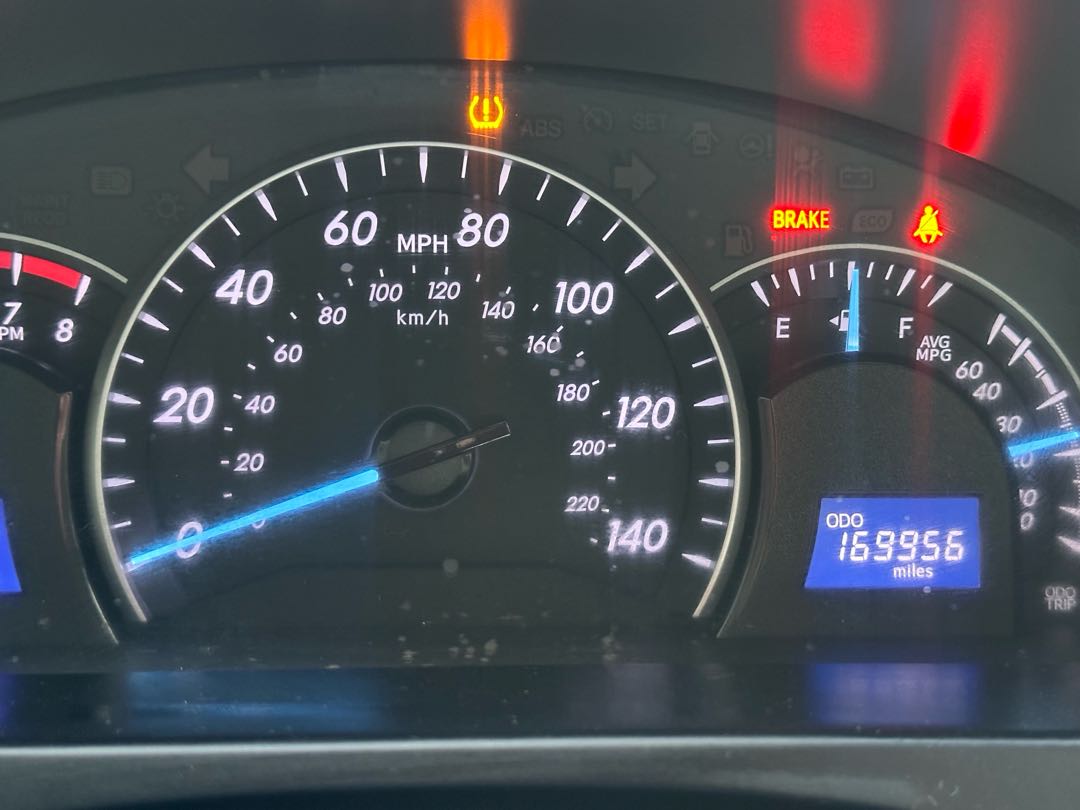 Car Image 2015 TOYOTA CAMRY LE