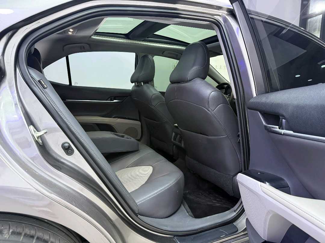 Car Image 2020 TOYOTA CAMRY XLE
